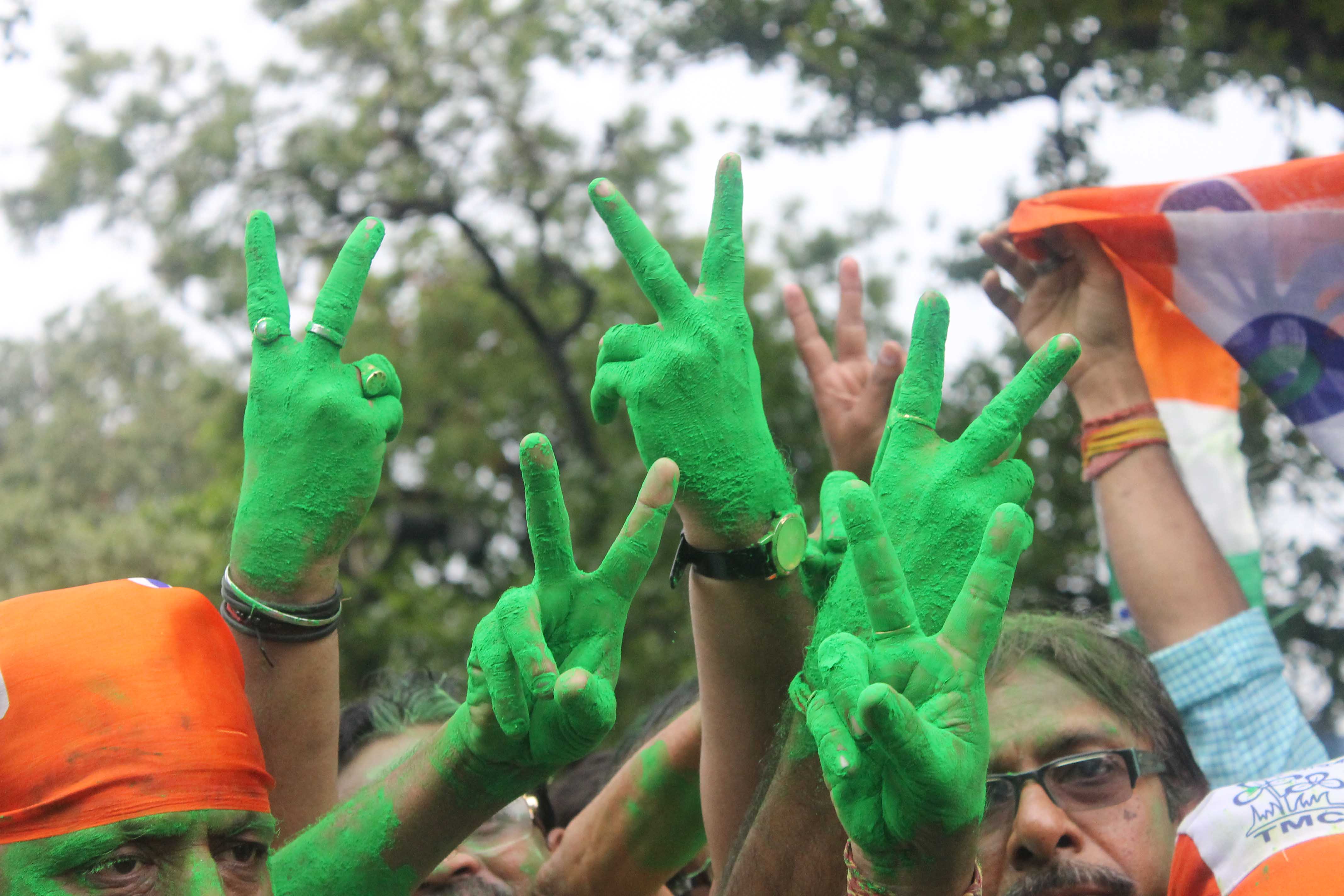 In Pics: Bengal celebrates Mamata's victory