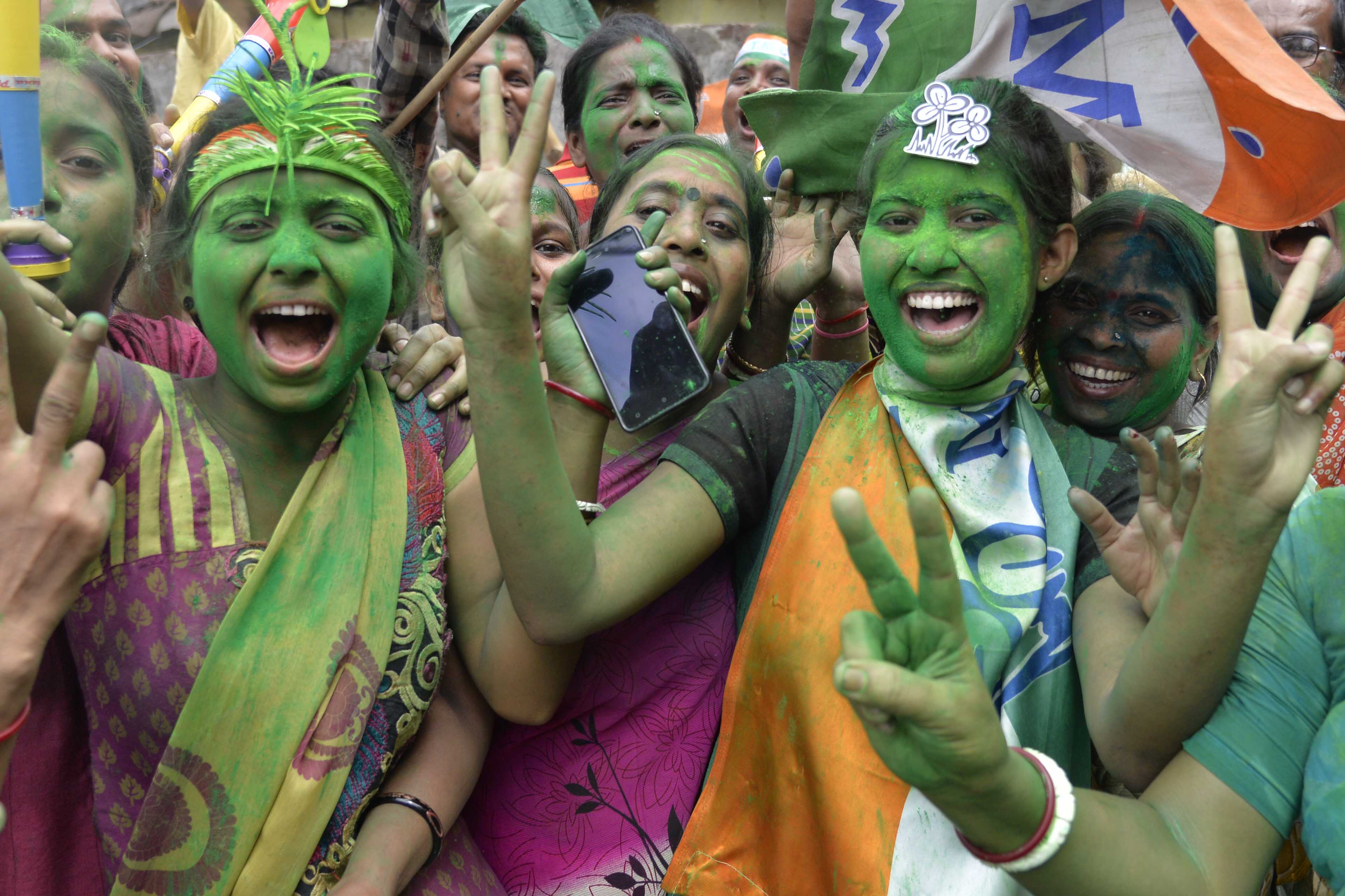 In Pics: Bengal celebrates Mamata's victory