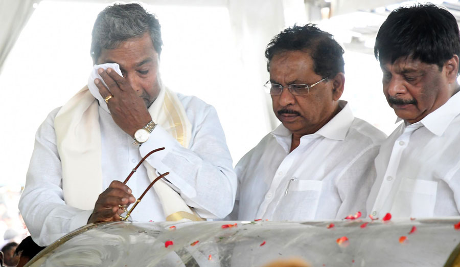 In Pics: Former friends, allies stand by Siddaramaiah in his sorrow