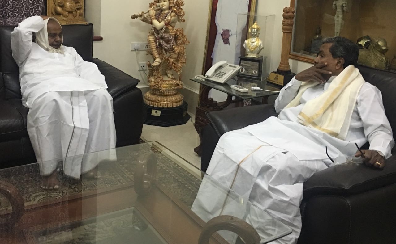 In Pics: Former friends, allies stand by Siddaramaiah in his sorrow