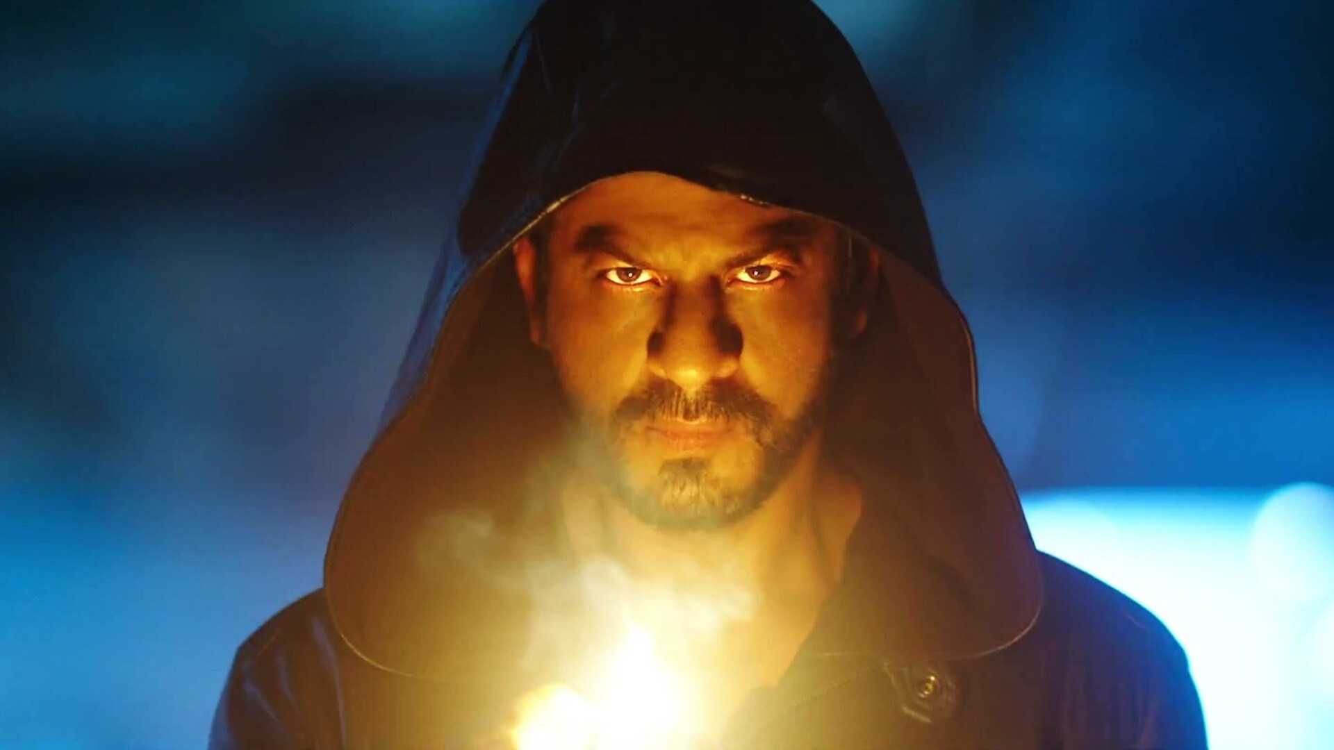 শাহরুখ খান সাফ জানিয়ে ছিলেন তিনি বলে ছিলেন অমিতাভ খুব বড় মানুষ, আর তিনি তার থেকে খানিকটা বেশি। তবে প্রকাশ্যে তিনি বললেন এমনটা দর্শকেরা মনে করেন।