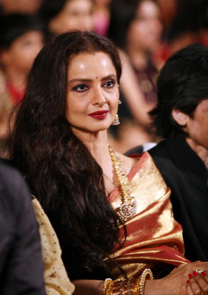 Rekha calls Farzana as her soul sister, but is the truth something else?
