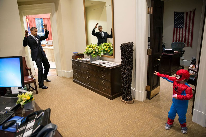 Barack Obama10 Pictures of the coolest and the most romantic US President