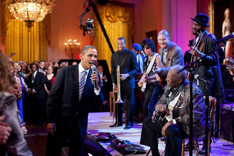 Barack Obama10 Pictures of the coolest and the most romantic US President