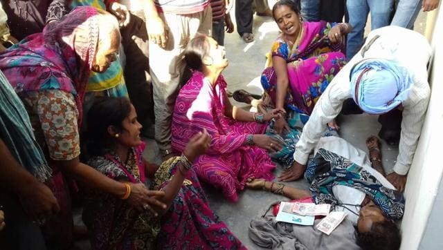 Pictures panic confusion chaos across cities after 5001000 ban