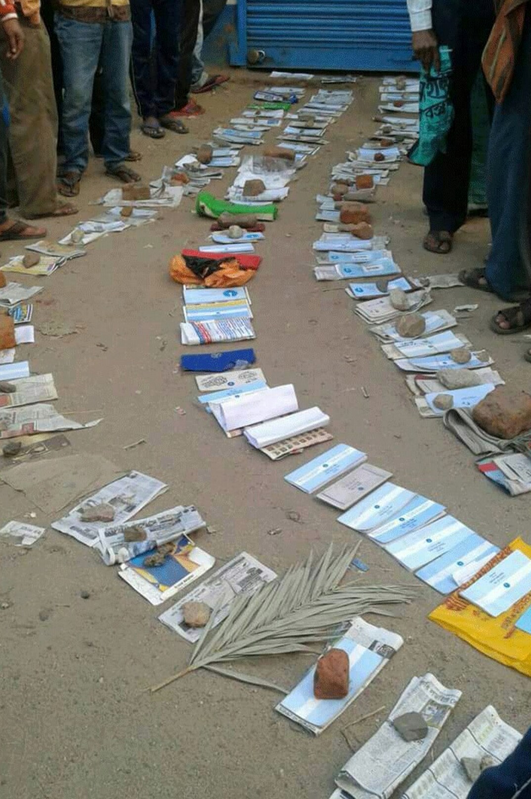 Demonetisation kerala chattisgarh people have found new ways to stand in queue
