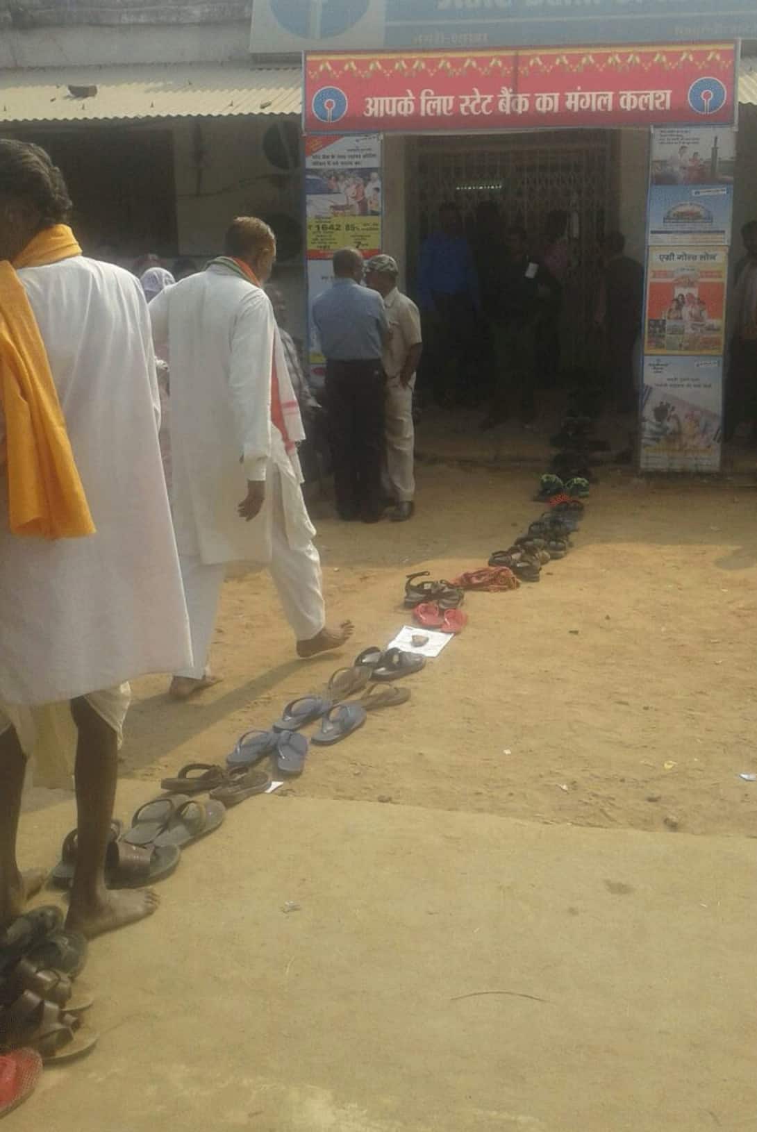 Demonetisation kerala chattisgarh people have found new ways to stand in queue