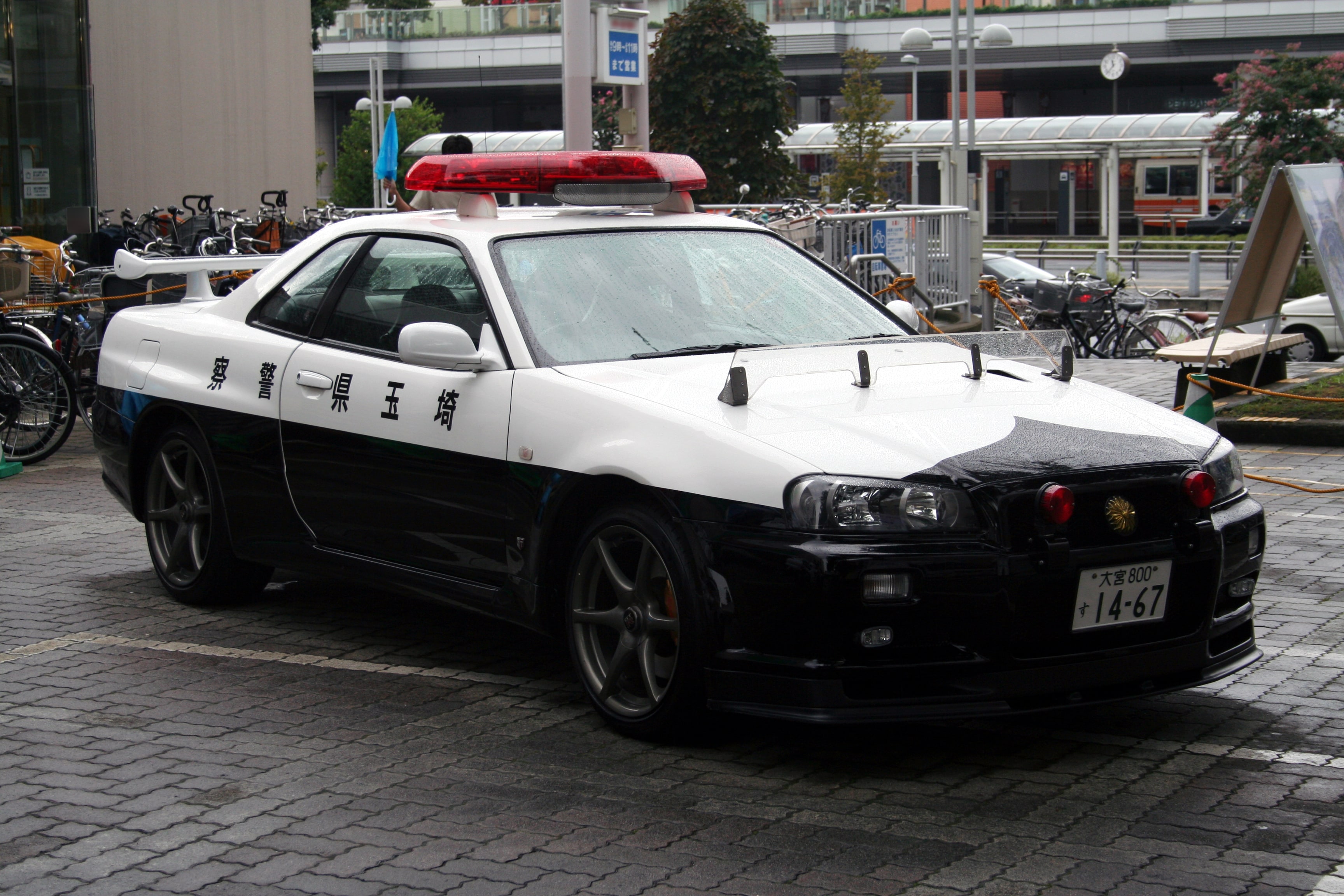 10 of the fastest police cars in the world
