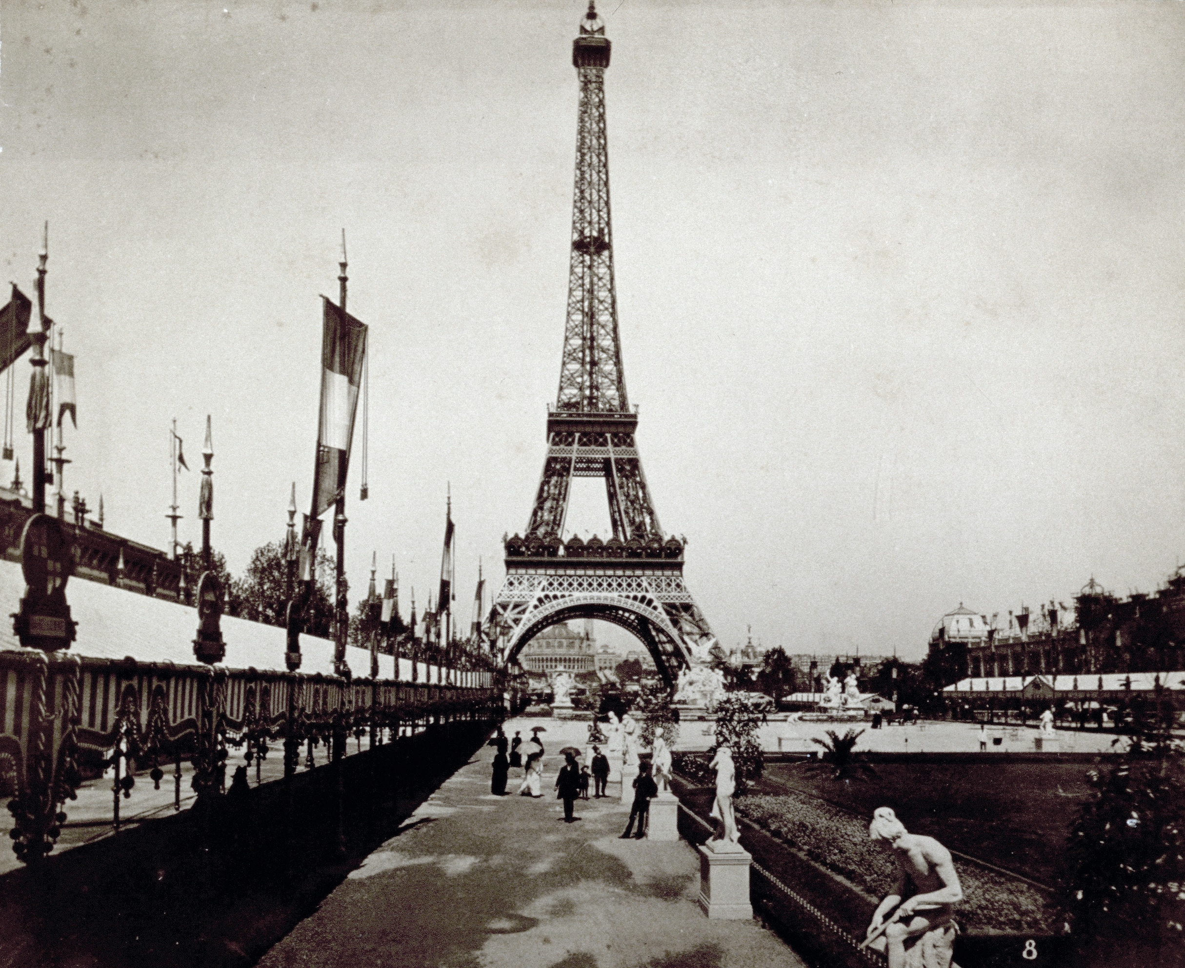 In Pics Watch How The Eiffel Tower Was Built In 1887 89