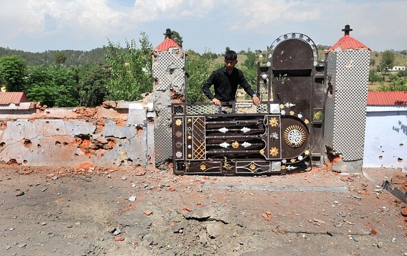 Pakistan violates ceasefire