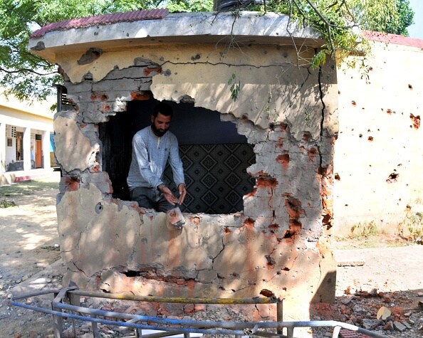 Pakistan violates ceasefire