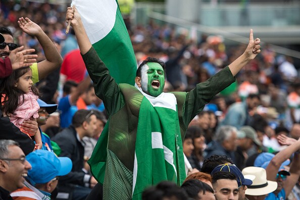 T20 World Cup Virender Sehwag reacts to firecrackers being burst in parts of India after Pakistan beat India in Dubai kvn