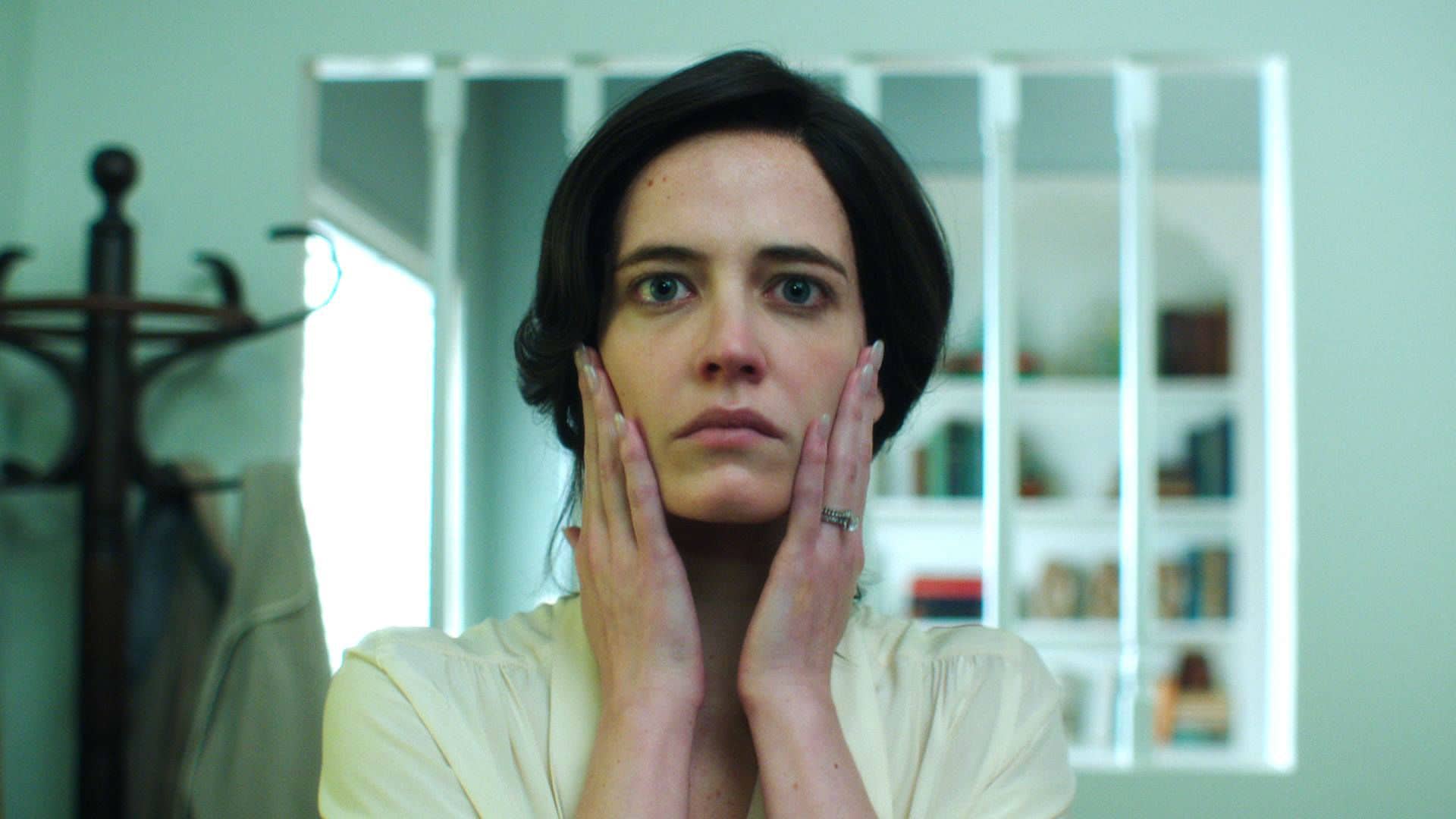 These 15 actresses who played mother&rsquo;s role at a young age