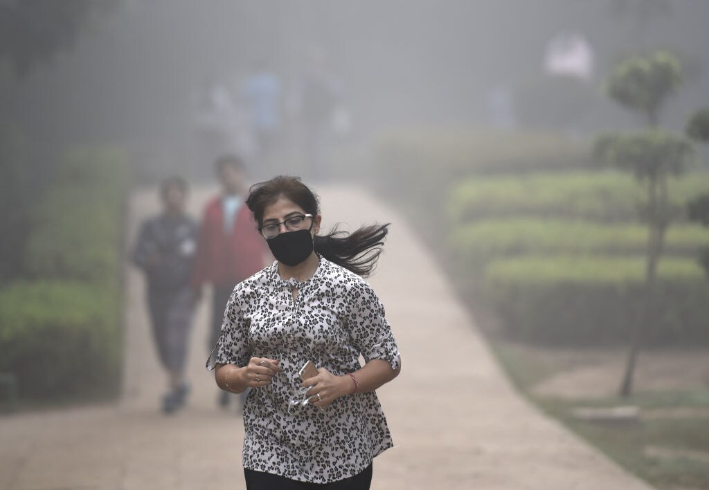 In pics Smog engulfs Delhi NCR region as pollution levels reached over 10 times the safe limit