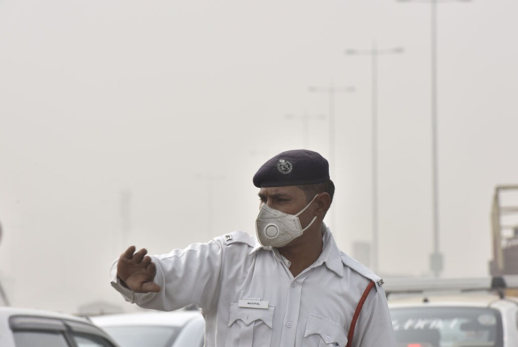 In pics Smog engulfs Delhi NCR region as pollution levels reached over 10 times the safe limit