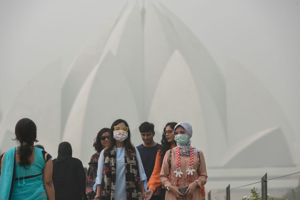 In pics Smog engulfs Delhi NCR region as pollution levels reached over 10 times the safe limit