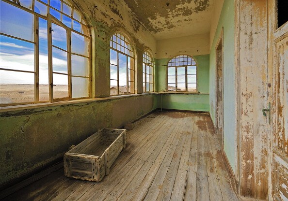 14 haunting images of abandoned places