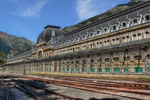 14 haunting images of abandoned places
