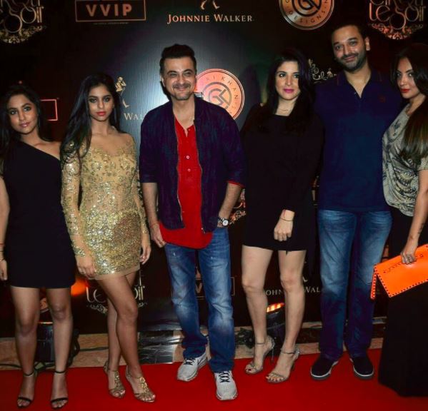 Suhana Khan, Malaika Arora turn heads at Gauri's party