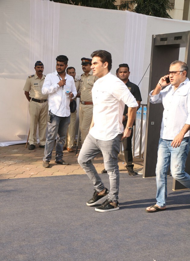 ఫోటోస్: శ్రీదేవి మృతికి సినీ తారల నివాళి