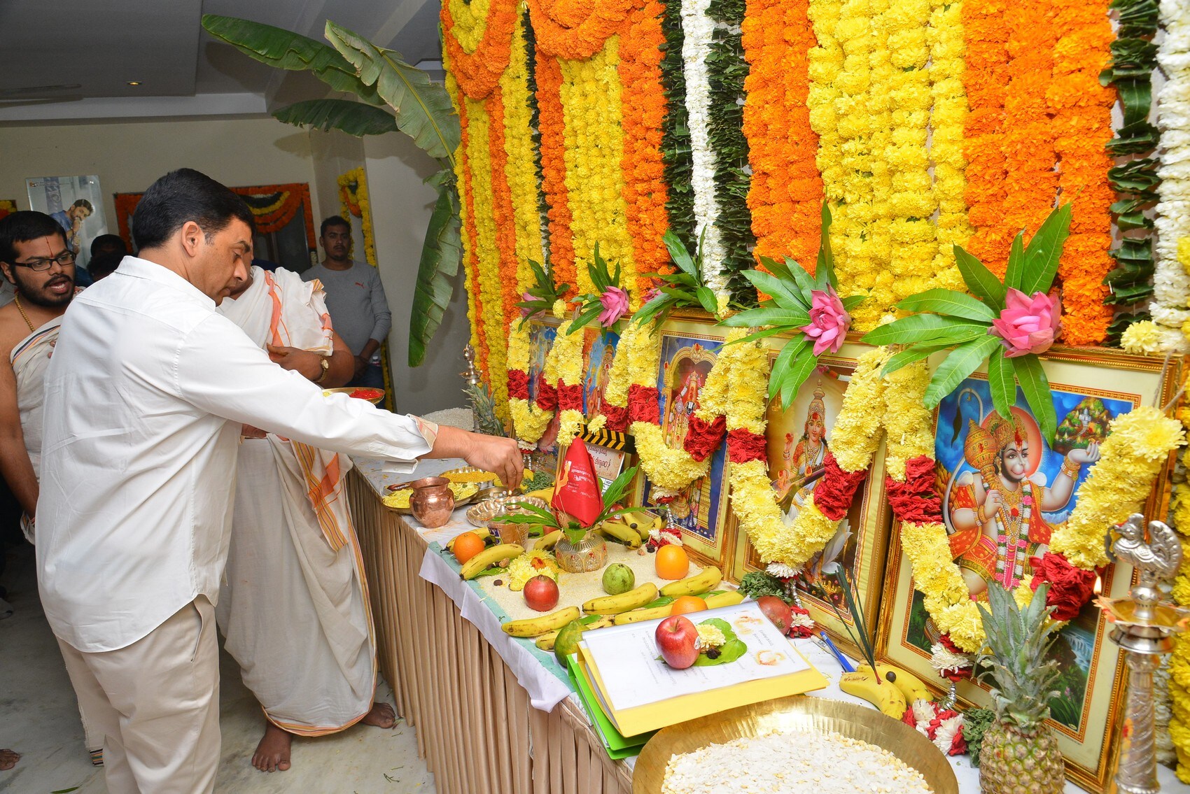 నితిన్ రాశి ఖన్నా శ్రీనివాస కళ్యాణం ప్రారంబోత్సవ గ్యాలరీ