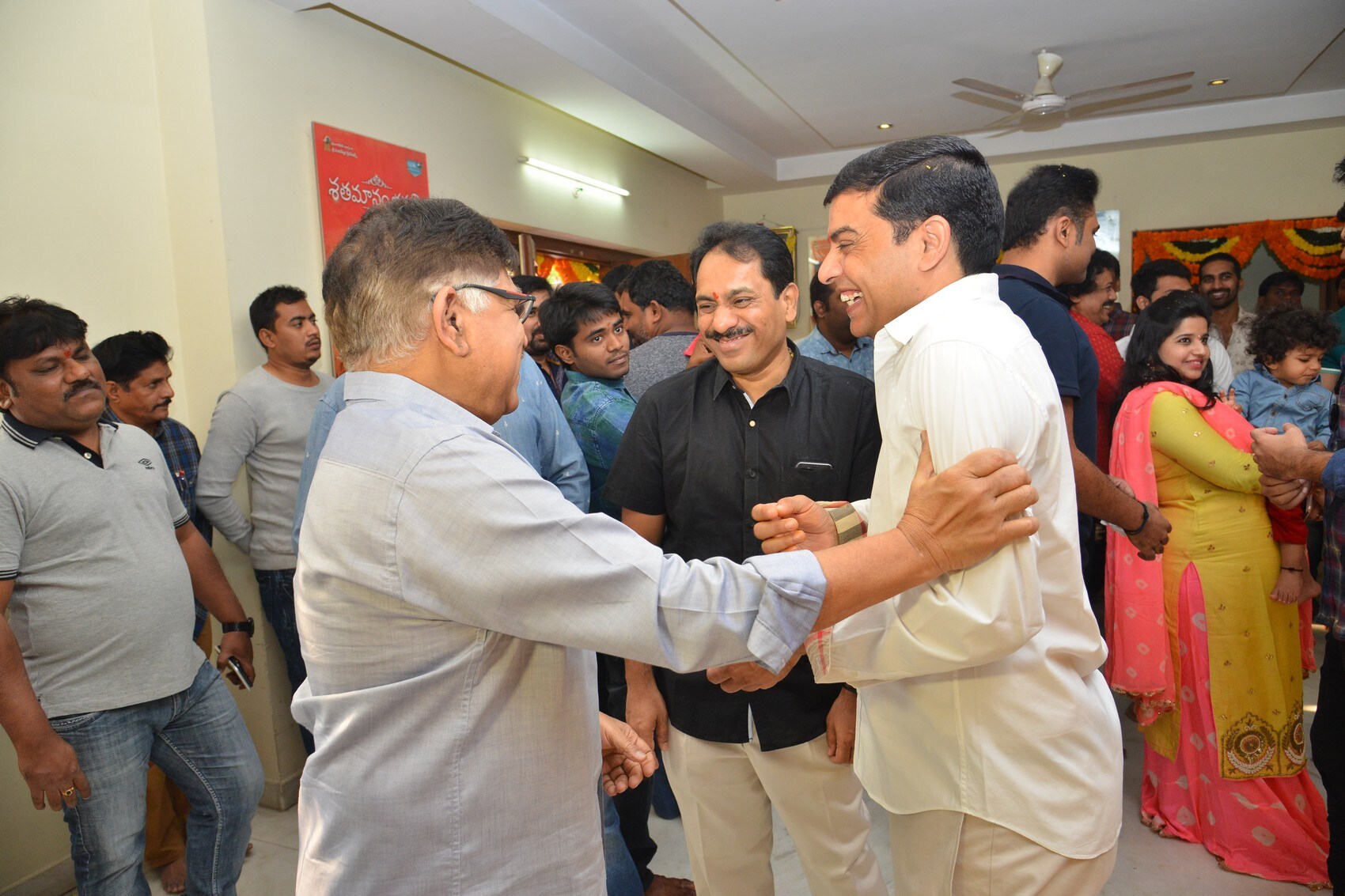నితిన్ రాశి ఖన్నా శ్రీనివాస కళ్యాణం ప్రారంబోత్సవ గ్యాలరీ