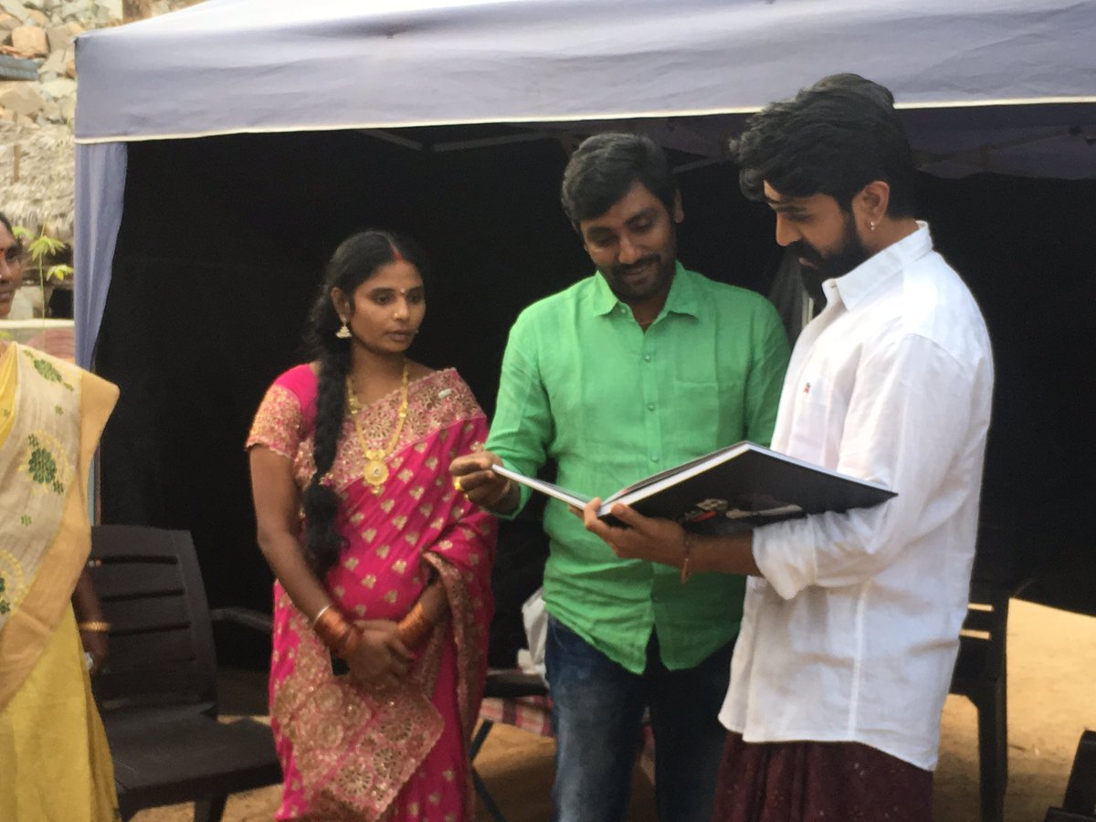 ఫ్యాన్ పై మెగా అభిమానం (గ్యాలరీ)