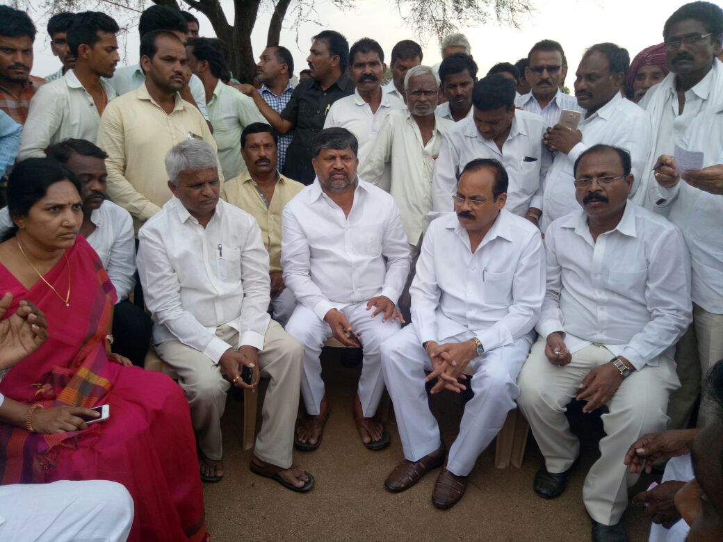 గ్రాడ్యుయేట్స్ ఎమ్మెల్సీ ఎన్నికల్లో కోదండరామ్ కు మద్దతుగా టీడీపీ ప్రచారం నిర్వహిస్తోంది. హైద్రాబాద్, రంగారెడ్డి, మహబూబ్ నగర్ గ్రాడ్యుయేట్స్ ఎమ్మెల్సీ స్థానం నుండి టీడీపీ తెలంగాణ చీఫ్ ఎల్. రమణ పోటీ చేస్తున్నారు.