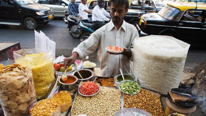 Footpath merchants Faces Problems due to lockdown in Hagaribommanahalli in Ballari Footpath merchants Faces Problems due to lockdown in Hagaribommanahalli in Ballari