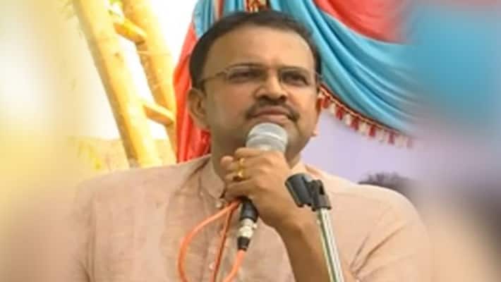 Ex JD Lakshminarayana meets Mudragada Padmanabham Ex JD Lakshminarayana meets Mudragada Padmanabham