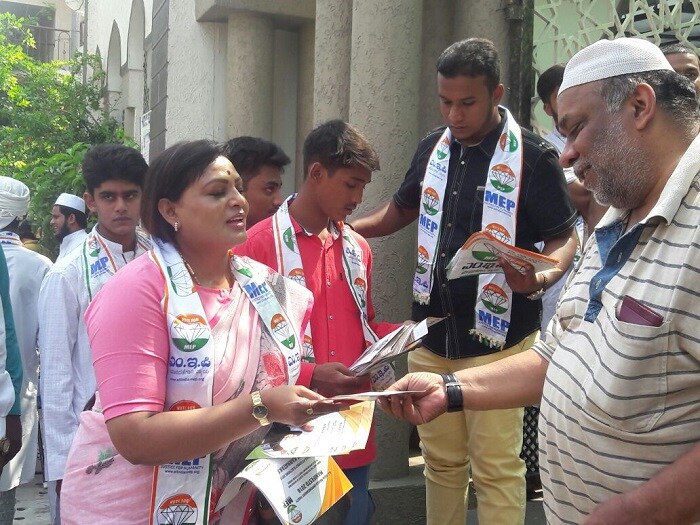 Nurse Jayalakshmi seeks vote in BTM Layout
