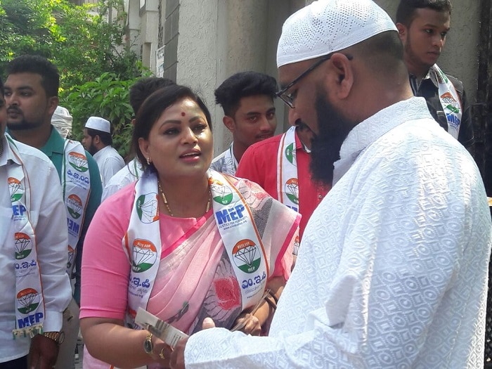 Nurse Jayalakshmi seeks vote in BTM Layout
