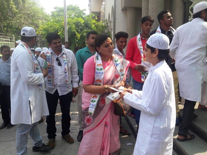 Nurse Jayalakshmi seeks vote in BTM Layout