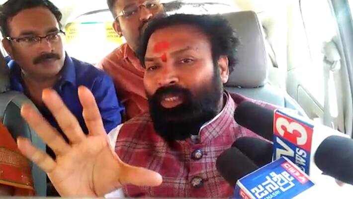 Karnataka Health Minister Sriramulu will not be in charge of COVID-19 cases Karnataka Health Minister Sriramulu will not be in charge of COVID-19 cases