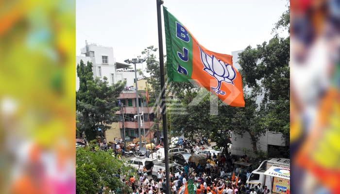 <p>তালিকায় রয়েছে বিজেপির সাংসদ মন্ত্রী বাবুল সুপ্রিয় সাংসদ লকেট চট্টোপাধ্যায়, স্বপন দাশগুপ্তর নামও। সূত্রের খবর বিজেপির প্রার্থী তালিকা চূড়ান্ত করা হচ্ছে প্রধানমন্ত্রী নরেন্দ্র মোদী ও স্বরাষ্ট্রমন্ত্রী অমিত শাহর সঙ্গে বৈঠকের পরে। </p>