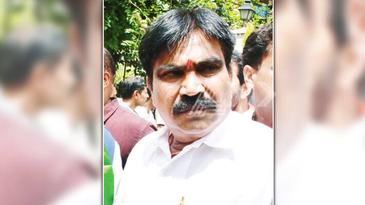 Karnataka Speker Ramesh Kumar Disqualifies Rebel MLA R Shankar Karnataka Speker Ramesh Kumar Disqualifies Rebel MLA R Shankar