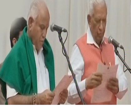 Governor Vajubhai Vala administers the oath to Yeddyurappa