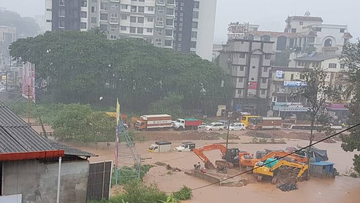 Heavy rains lash Udupi, Mangaluru, houses-roads inundated, normal life affected Heavy rains lash Udupi, Mangaluru, houses-roads inundated, normal life affected