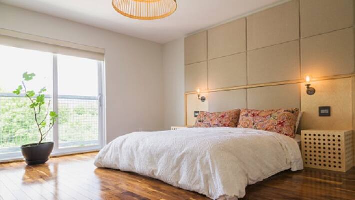 Do not keep this six things in bed room to avoid problems Do not keep this six things in bed room to avoid problems