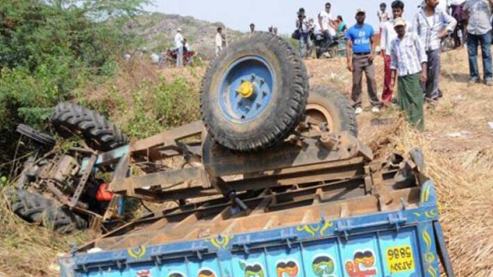 Tractor Accident in Shahabad in Kalaburagi district Tractor Accident in Shahabad in Kalaburagi district