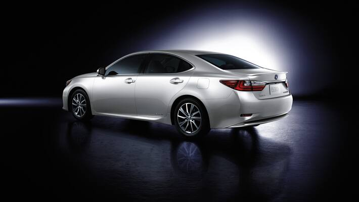 Lexus ES 300h facelift launched in India Lexus ES 300h facelift launched in India