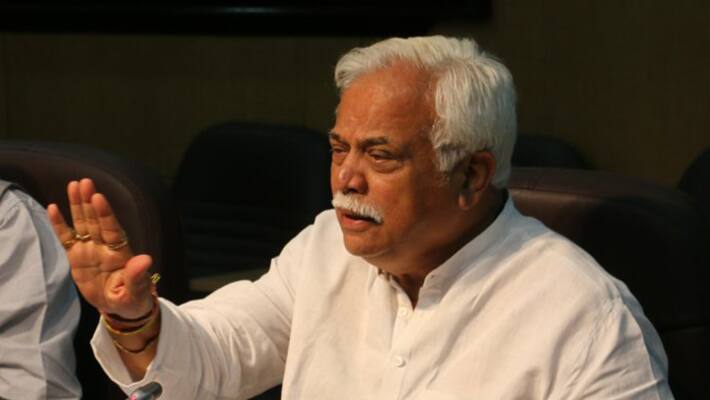Case To be registered against bus driver who denied to let Minister R V Deshpande vehicle in Dharwad Case To be registered against bus driver who denied to let Minister R V Deshpande vehicle in Dharwad