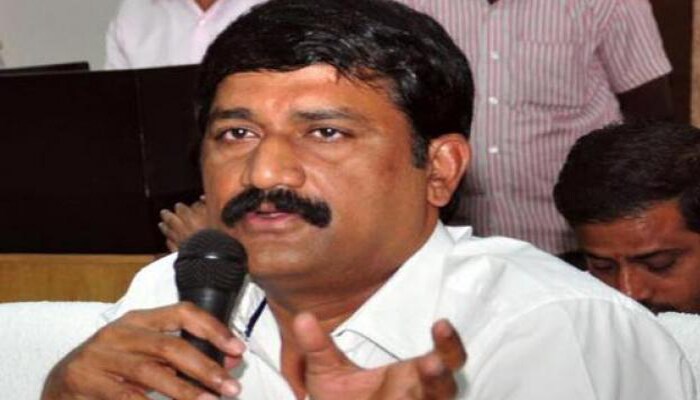 విశాఖ పట్టణం జిల్లా ఖరారైన అభ్యర్థులు విశాఖపట్నం తూర్పు- వెలగపూడి రామకృష్ణ విశాఖపట్నం దక్షిణo- వాసుపల్లి గణేష్ విశాఖపట్నం పశ్చిమం- గణబాబు గాజువాక- పల్లా శ్రీనివాసరావు మాడగుల- రామానాయుడు. పెందుర్తి – బండారు సత్యనారాయణమూర్తి యలమంచిలి- పంచకర్ల రమేష్ నర్సీపట్నం – అయ్యన్నపాత్రుడు. అరకు-కిడారి శ్రవణ్కుమార్ పాడేరు-గిడ్డి ఈశ్వరి. పెండింగ్ చోడవరం. పాయకరావుపేట అనకాపల్లి భీమిలి. విశాఖ నార్త్.