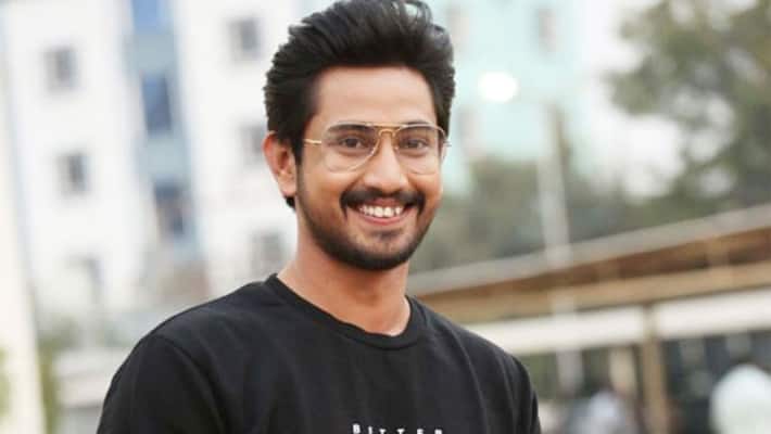 raj tarun chitchat with fans after car accident