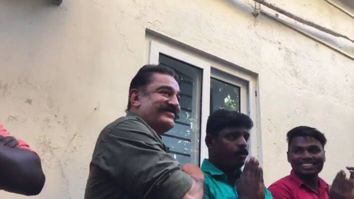 Unnai Kaanadhu Naan song singer Rajeev Unni meets kamal hassan at chennai Unnai Kaanadhu Naan song singer Rajeev Unni meets kamal hassan at chennai