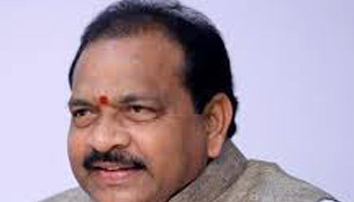 త్వరలో ఏపీ రాష్ట్రంలో ఎన్నికలు జరగనున్న నేపథ్యంలో టీడీపీ కీలకనేతతో వైసీపీ నేత బొత్స సత్యనారాయణ భేటీ అయ్యారు. 2014 ఎన్నికలకు ముందు తోట నరసింహాం కాంగ్రెస్ పార్టీ నుండి టీడీపీలో చేరారు. కాకినాడ నుండి ఆయన టీడీపీ అభ్యర్ధిగా పోటీ చేసి విజయం సాధించారు.