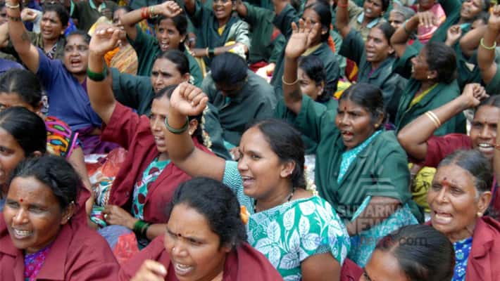 Bengaluru: Pourakarmikas protest after offensive statement by official Bengaluru: Pourakarmikas protest after offensive statement by official