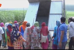 Women uprooted the liquor store in yamunanagar Haryana
