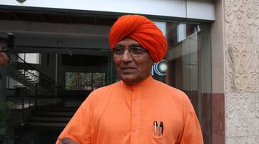 Swami Agnivesh 'thrashed' by BJYM workers over beef remarks