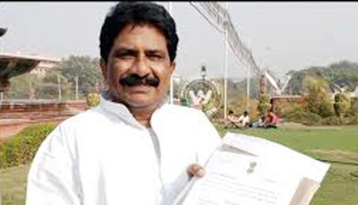 భీమీలి నుండి వైసీపీ నుండి పోటీ చేసి టీడీపీ అభ్యర్ధి సబ్బం హరిపై ఆయన విజయం సాధించారు. గతంలో ఇదే నియోజకవర్గం నుండి గంటా శ్రీనివాసరావు ప్రాతినిథ్యం వహించారు. అవంతి శ్రీనివాసరావు వ్యాఖ్యలు మైండ్ గేమ్ లో భాగంగా చేసినవా... లేదా భవిష్యత్తు కార్యాచరణకు సంబంధించి ఇచ్చిన సంకేతమా అనేది త్వరలో తేలనుంది